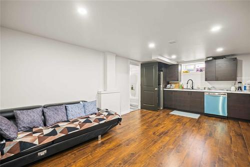 220 Bredin Drive, Winnipeg, MB - Indoor Photo Showing Kitchen