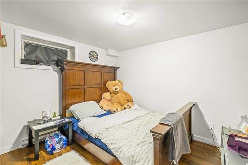 220 Bredin Drive, Winnipeg, MB - Indoor Photo Showing Bedroom