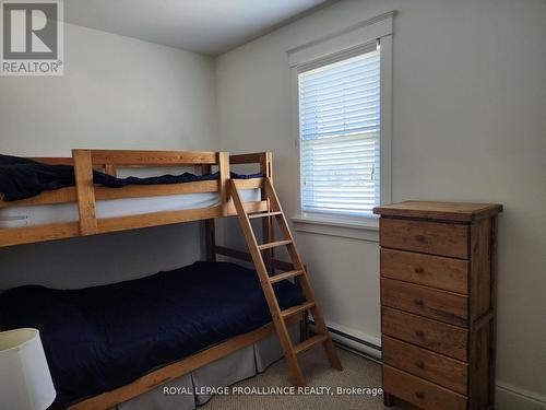 38 Meadow View Lane, Prince Edward County (Athol), ON - Indoor Photo Showing Bedroom