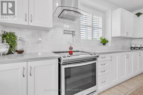 33 Prairie  Grass Crescent, East Gwillimbury, ON - Indoor Photo Showing Kitchen