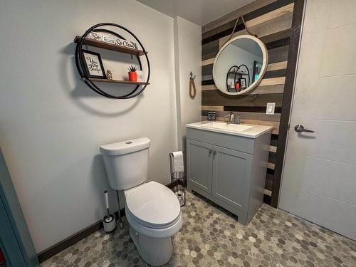 Salle de bains - 17 Rue Beach, Grenville-Sur-La-Rouge, QC - Indoor Photo Showing Bathroom