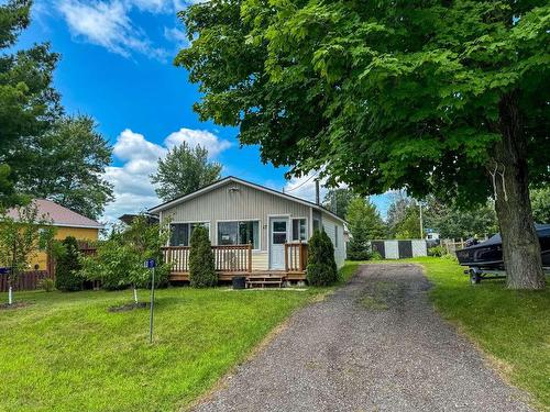 FaÃ§ade - 17 Rue Beach, Grenville-Sur-La-Rouge, QC - Outdoor With Deck Patio Veranda