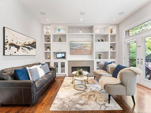 231 Lonsmount Dr, Toronto, ON - Indoor Photo Showing Living Room