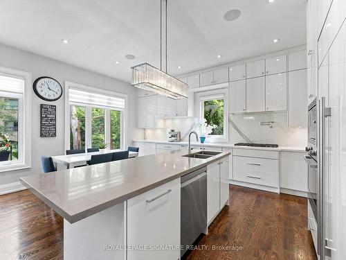 231 Lonsmount Dr, Toronto, ON - Indoor Photo Showing Kitchen With Double Sink With Upgraded Kitchen