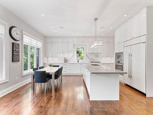 231 Lonsmount Dr, Toronto, ON - Indoor Photo Showing Kitchen With Upgraded Kitchen