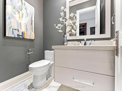 231 Lonsmount Dr, Toronto, ON - Indoor Photo Showing Bathroom