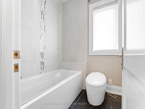 231 Lonsmount Dr, Toronto, ON - Indoor Photo Showing Bathroom