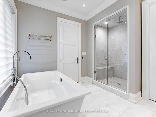 231 Lonsmount Dr, Toronto, ON - Indoor Photo Showing Bathroom