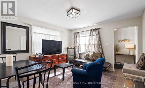 78 Chapel Street N, Thorold, ON - Indoor Photo Showing Living Room