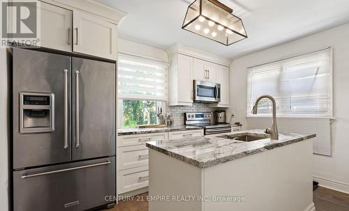 78 Chapel Street N, Thorold, ON - Indoor Photo Showing Kitchen With Upgraded Kitchen