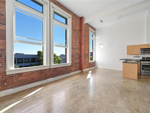 301-524 Yates St, Victoria, BC - Indoor Photo Showing Kitchen