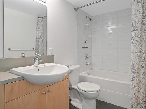 301-524 Yates St, Victoria, BC - Indoor Photo Showing Bathroom