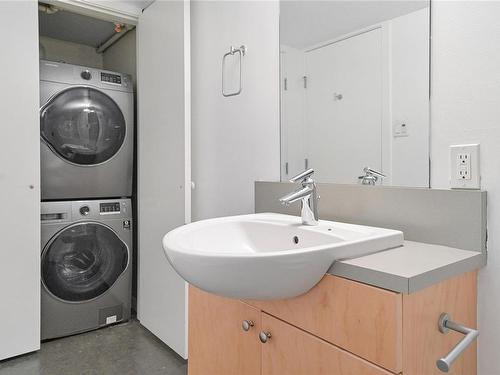 301-524 Yates St, Victoria, BC - Indoor Photo Showing Laundry Room