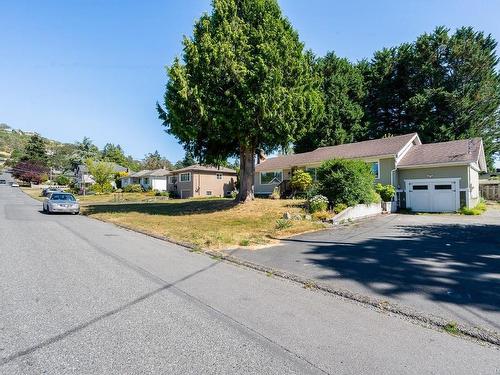 1679 Cedar Ave, Saanich, BC 