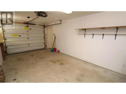 4351 Copper Cove Road Unit# 30, Scotch Creek, BC - Indoor Photo Showing Garage