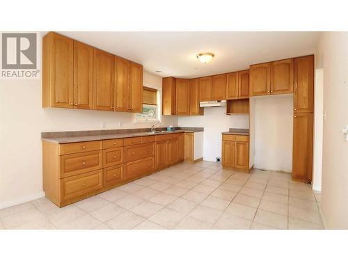 4351 Copper Cove Road Unit# 30, Scotch Creek, BC - Indoor Photo Showing Kitchen With Double Sink