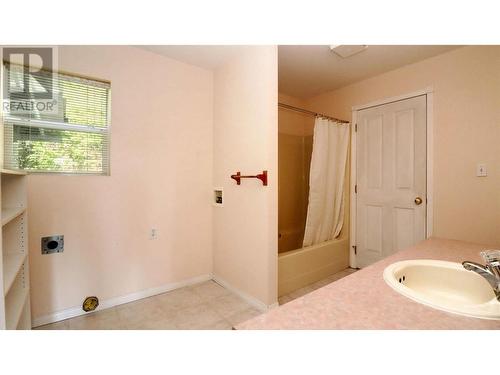 4351 Copper Cove Road Unit# 30, Scotch Creek, BC - Indoor Photo Showing Bathroom