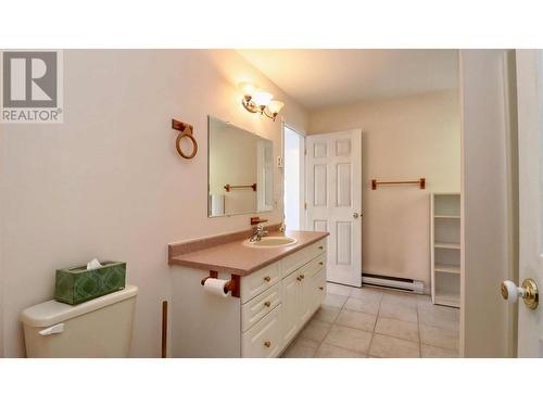 4351 Copper Cove Road Unit# 30, Scotch Creek, BC - Indoor Photo Showing Bathroom