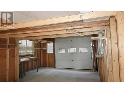 4351 Copper Cove Road Unit# 30, Scotch Creek, BC - Indoor Photo Showing Garage