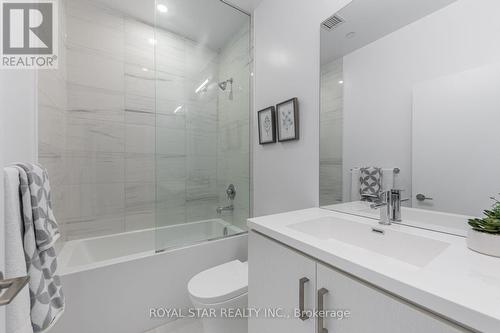 105 - 10 Honeycrisp Crescent, Vaughan, ON - Indoor Photo Showing Bathroom