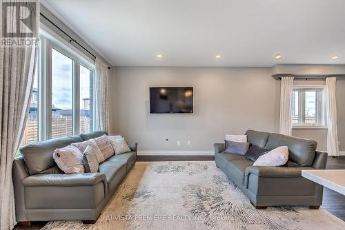 1926 Jim Hebb Way, London, ON - Indoor Photo Showing Living Room