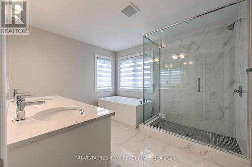 1926 Jim Hebb Way, London, ON - Indoor Photo Showing Bathroom