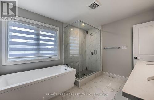 1926 Jim Hebb Way, London, ON - Indoor Photo Showing Bathroom