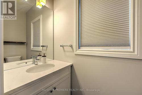 1926 Jim Hebb Way, London, ON - Indoor Photo Showing Bathroom