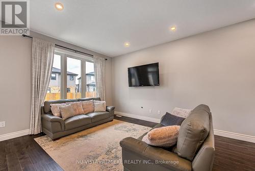 1926 Jim Hebb Way, London, ON - Indoor Photo Showing Living Room