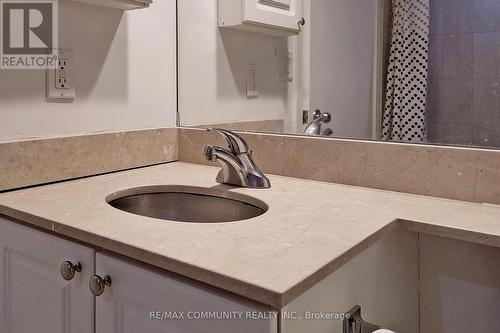 1612 - 8 Park Road, Toronto (Rosedale-Moore Park), ON - Indoor Photo Showing Kitchen