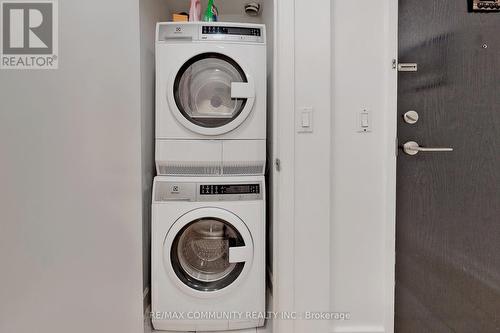 1612 - 8 Park Road, Toronto (Rosedale-Moore Park), ON - Indoor Photo Showing Laundry Room