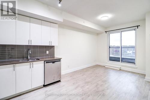 323 - 591 Sheppard Avenue E, Toronto (Bayview Village), ON - Indoor Photo Showing Kitchen