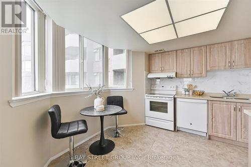 1708 - 30 Thunder Grove, Toronto (Agincourt North), ON - Indoor Photo Showing Kitchen With Double Sink