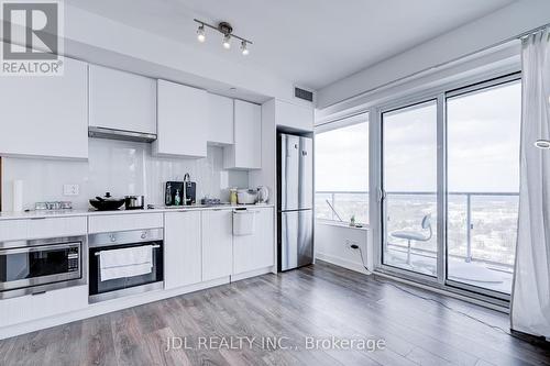 3104 - 99 Broadway Avenue, Toronto (Mount Pleasant West), ON - Indoor Photo Showing Kitchen