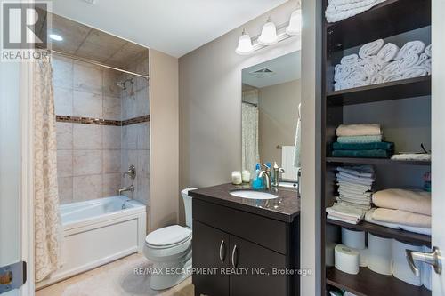 206 - 205 Lakeshore Road W, Oakville (Old Oakville), ON - Indoor Photo Showing Bathroom