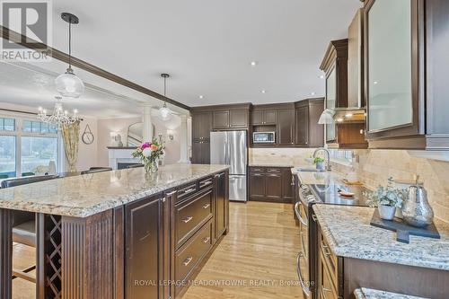 13088 Heritage Road, Caledon, ON - Indoor Photo Showing Kitchen With Upgraded Kitchen