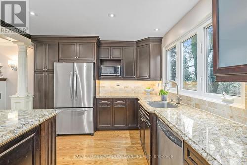 13088 Heritage Road, Caledon, ON - Indoor Photo Showing Kitchen With Upgraded Kitchen