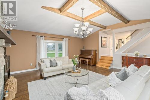 13088 Heritage Road, Caledon, ON - Indoor Photo Showing Living Room