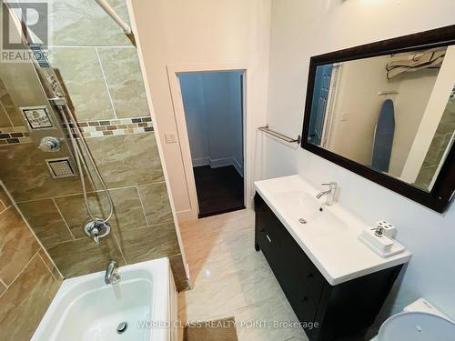 257 Cannon Street E, Hamilton (Beasley), ON - Indoor Photo Showing Bathroom