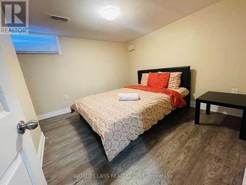 257 Cannon Street E, Hamilton (Beasley), ON - Indoor Photo Showing Bedroom