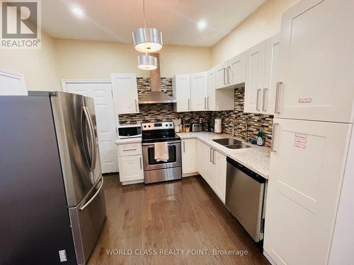 257 Cannon Street E, Hamilton (Beasley), ON - Indoor Photo Showing Kitchen With Double Sink With Upgraded Kitchen