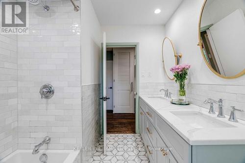 Updated main bath (2023) - 411 Lawson Road, London, ON - Indoor Photo Showing Bathroom