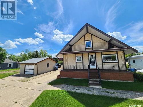 250 3Rd Avenue E, Gravelbourg, SK - Outdoor With Deck Patio Veranda