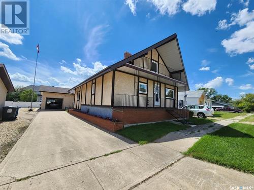 250 3Rd Avenue E, Gravelbourg, SK - Outdoor With Deck Patio Veranda