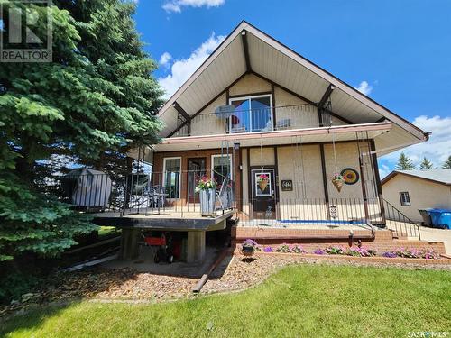 250 3Rd Avenue E, Gravelbourg, SK - Outdoor With Deck Patio Veranda