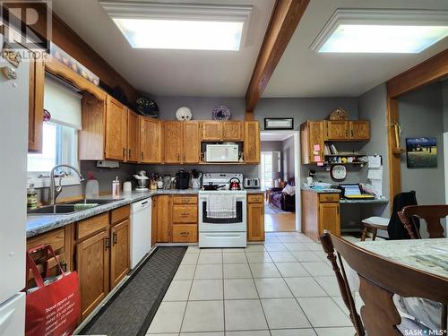 250 3Rd Avenue E, Gravelbourg, SK - Indoor Photo Showing Kitchen With Double Sink