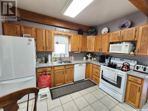 250 3Rd Avenue E, Gravelbourg, SK - Indoor Photo Showing Kitchen With Double Sink