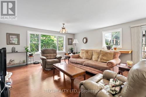 5196 Valleyview Crescent, Hamilton Township (Bewdley), ON - Indoor Photo Showing Living Room