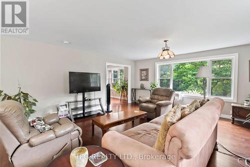 5196 Valleyview Crescent, Hamilton Township (Bewdley), ON - Indoor Photo Showing Living Room