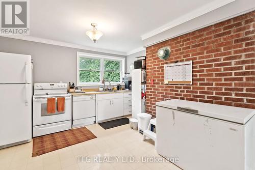 5196 Valleyview Crescent, Hamilton Township (Bewdley), ON - Indoor Photo Showing Kitchen With Double Sink